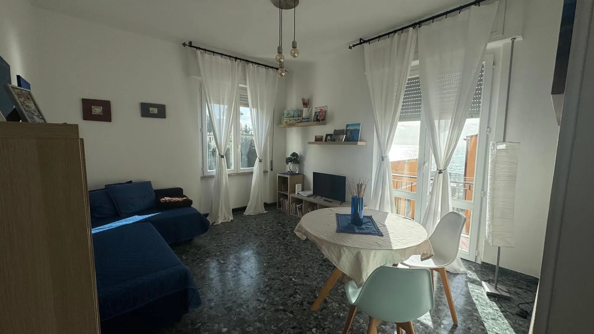 2-Bedroom Sunny Sea View With Balcony, La Casa Di Christine Monterosso al Mare